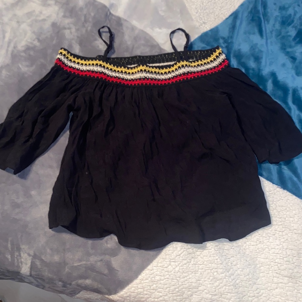 size womens medium, colors black,yellow, white and red